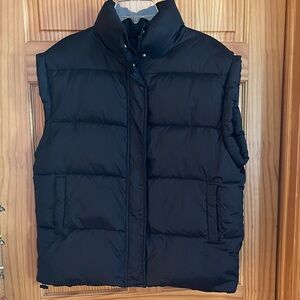 Women’s  oversized Black Puffer Vest, Medium